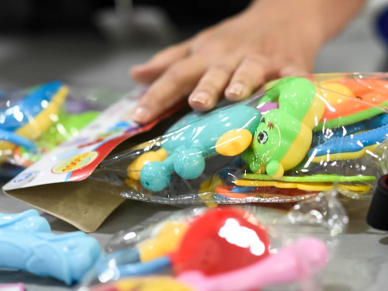 Día de la Niñez: autoridades llaman a no comprar juguetes falsificados