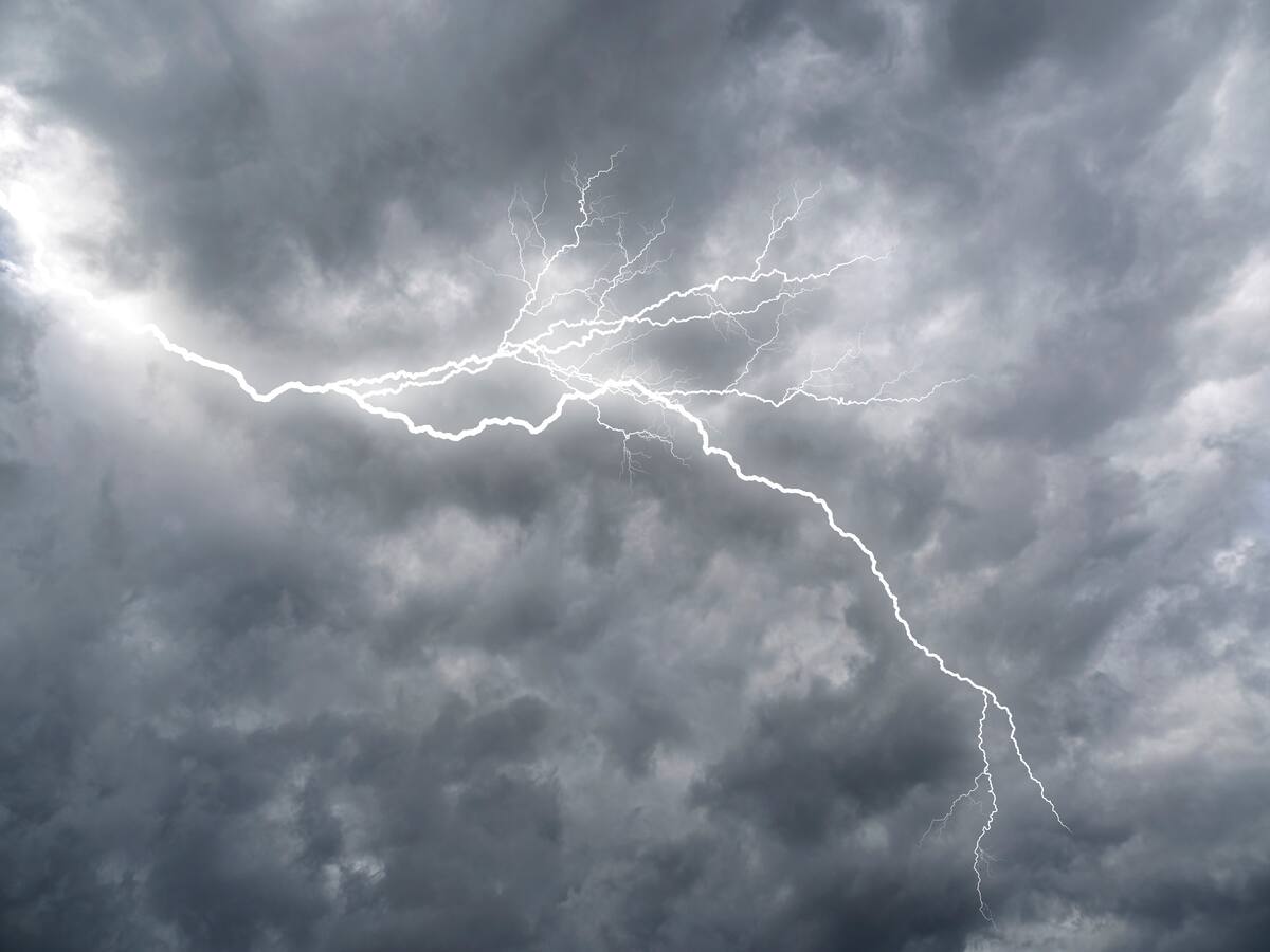 Lluvia y tormentas eléctricas en Santiago este fin de semana: ¿Cuándo empiezan y cuántos milímetros podrían caer?