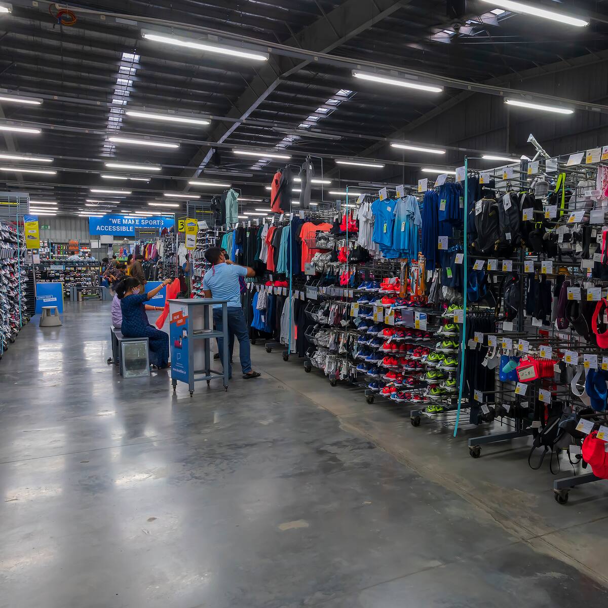 Llega al MUT y abrirá otras 4 tiendas en 2026: la cadena francesa que quiere ser líder del retail deportivo en Chile