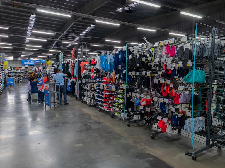 Llega al MUT y abrirá otras 4 tiendas en 2026: la cadena francesa que quiere ser líder del retail deportivo en Chile