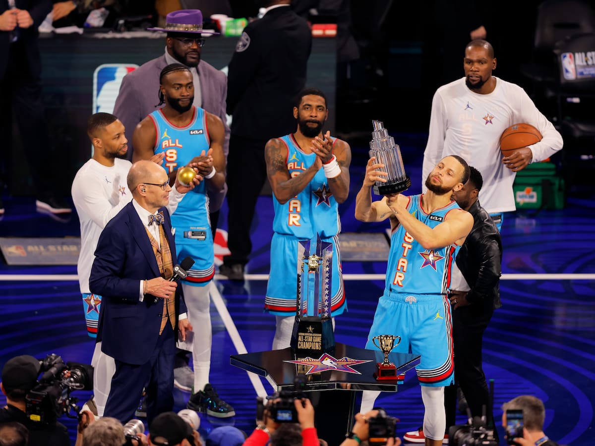 ¿Se va o se queda? Estrella de la NBA podría cambiar una vez más de club y remecer el mercado
