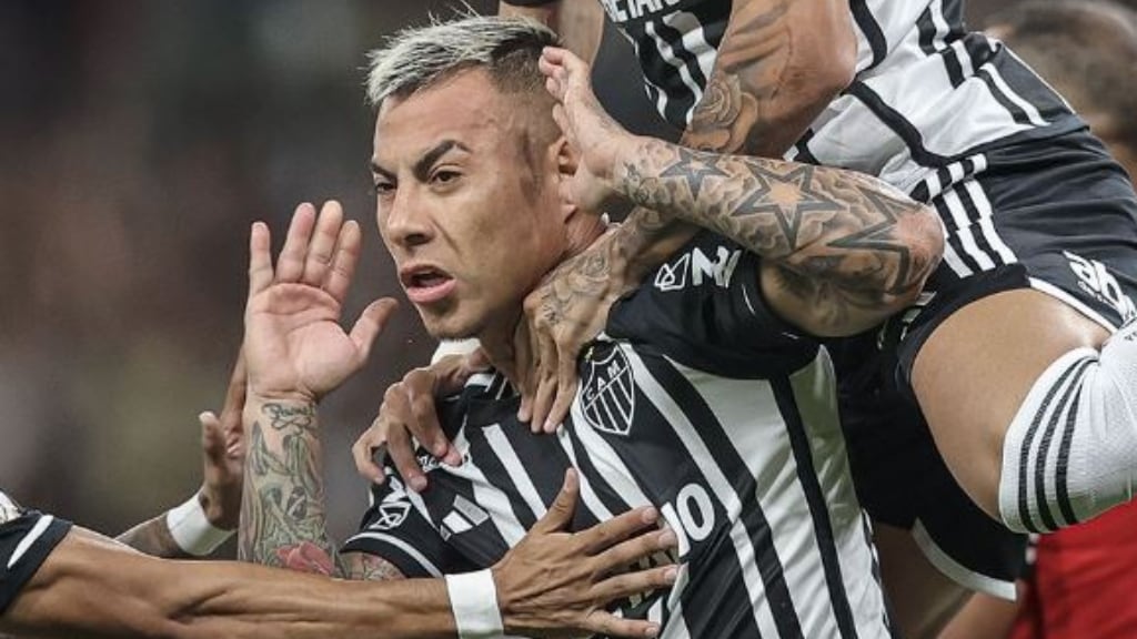 Eduardo Vargas anota su primer gol en el Brasileirao 2023