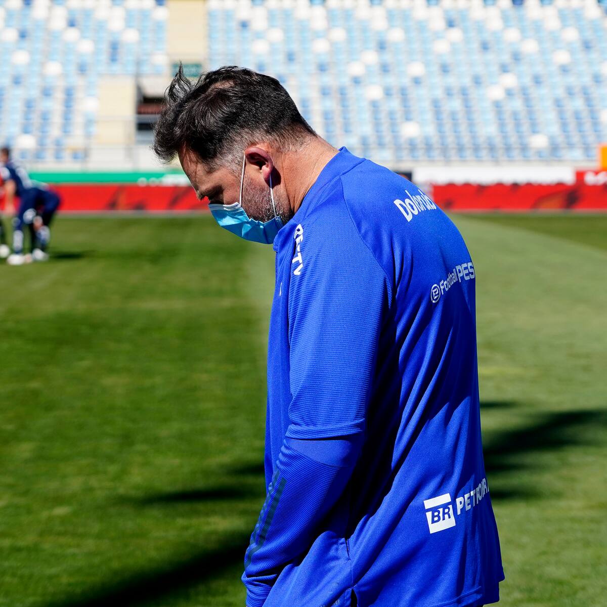 “Para mí no fue fácil ser entrenador de un club como Universidad de Chile y tener que estar dirigiendo a un grupo de futbolistas por zoom”