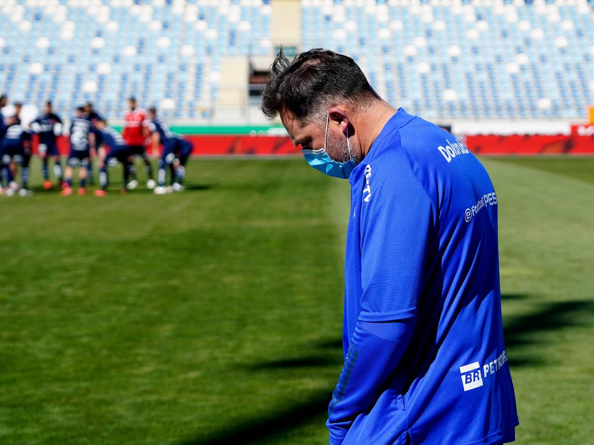 “Para mí no fue fácil ser entrenador de un club como Universidad de Chile y tener que estar dirigiendo a un grupo de futbolistas por zoom”