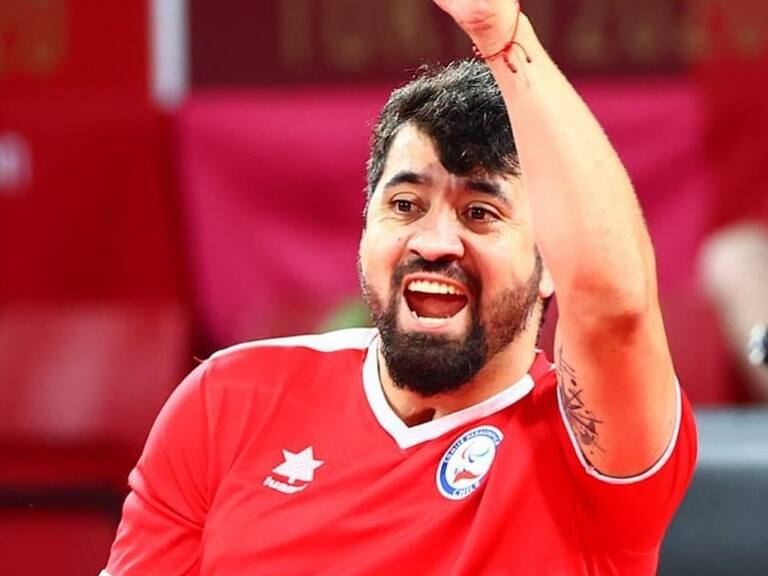 Luis Flores ganó los dos duelos de su grupo y avanzó a octavos de final en tenis de mesa de los Juegos Paralímpicos de Tokio
