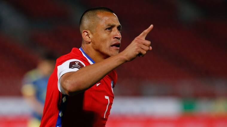 13 de Octubre del 2020/SANTIAGOAlexis Sánchez(c) celebra su primer gol y el 2 a 1 de Chile ,durante el partido valido por la Fase de Grupos 2/18 por la clasificación de Conmebol para la Copa Mundial de Fútbol Qatar 2022, entre Chile vs Colombia, disputado en el Estadio Nacional.
FOTO:FRANCISCO LONGA/AGENCIAUNO