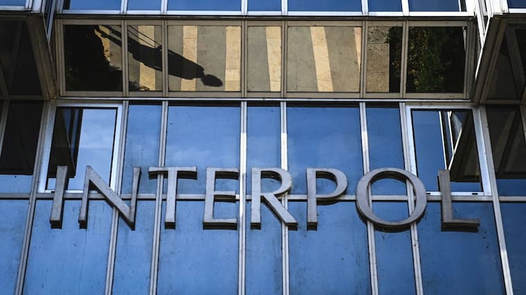 Buscada por Interpol: extraditan desde Chile a mujer ecuatoriana acusada de explotación sexual