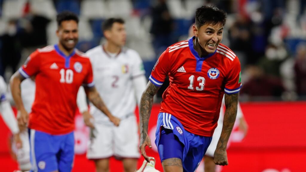 Erick Pulgar maneja una oferta desde Rusia para continuar su carrera