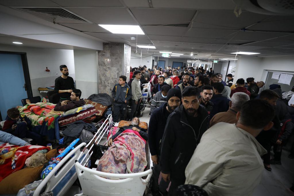 Los palestinos heridos son atendidos en un hospital en la Franja de Gaza, tras los últimos ataques de las fuerzas armadas de Israel.