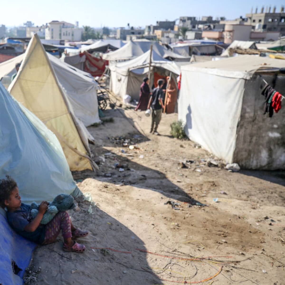 Ataques israelíes a campamento de desplazados deja nueve muertos en Gaza