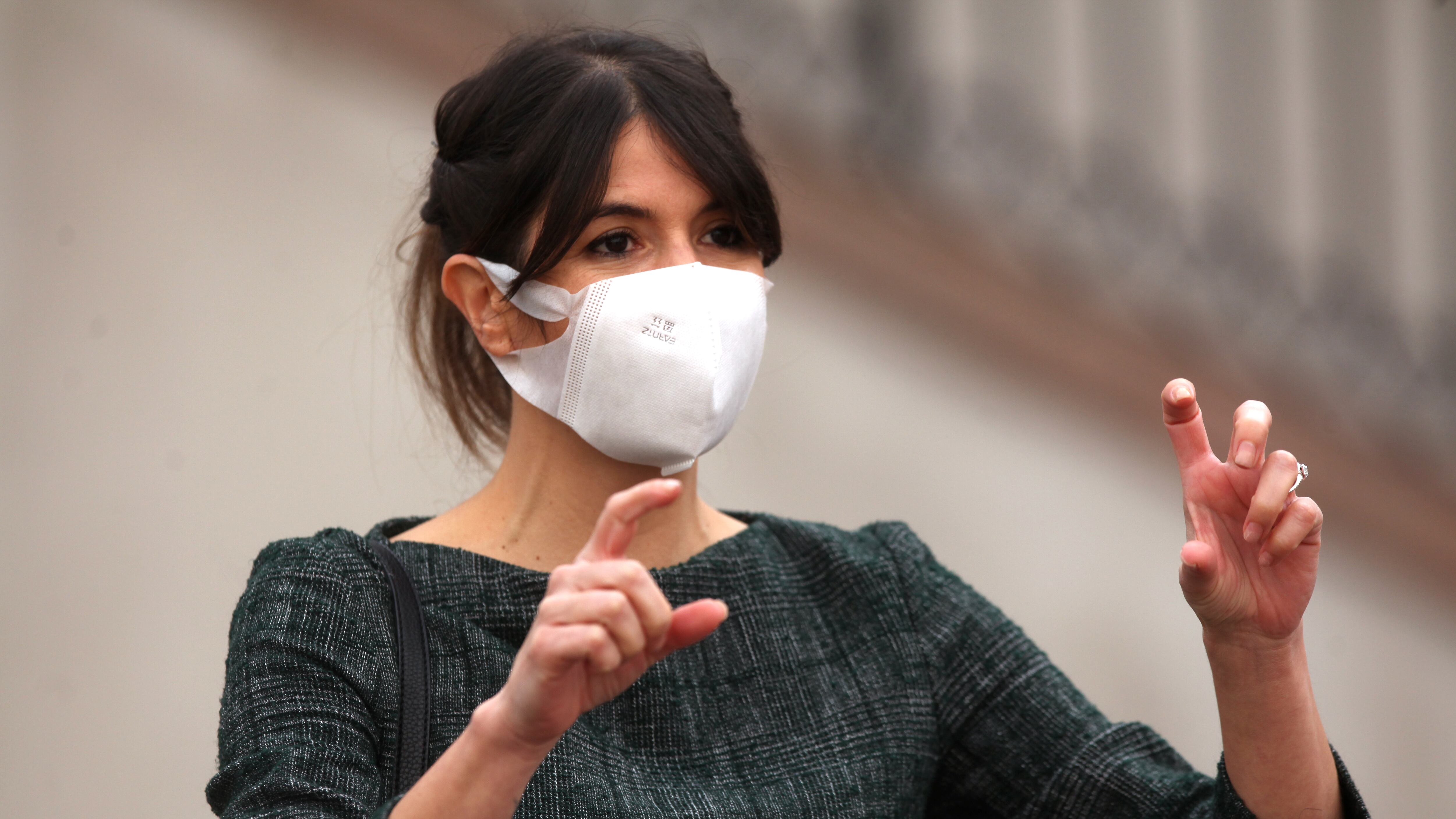 15 de Mayo de 2020/SANTIAGO
Subsecretaria del Delito, Katherine Martorell, en el Patio de los Naranjos tras punto de prensa donde informo nuevos instructivos de desplazamiento durante la pandemia por coronavirus, en el Palacio de la Moneda, Santiago.
FOTO: AILEN DIAZ/AGENCIAUNO