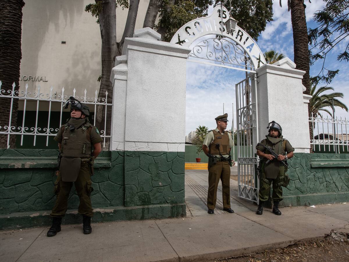 Ante aumento de dotación policial en Chile por crisis de seguridad: ¿Quiénes cumplirán el trabajo administrativo de Carabineros?