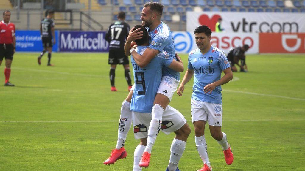 17 de Noviembre de 2020/Rancagua El jugador Gustavo Gotti celebra el primer gol de la jornada junto a sus compañeros del plantel, durante el partido entre O’higgins V/S Palestino partido valido por la Fecha 19 del AFP Plan Vital Primera División jugado en el Estadio Bicentenario El Teniente de Rancagua.
FOTO:VICTORPEREZ/AGENCIAUNIO