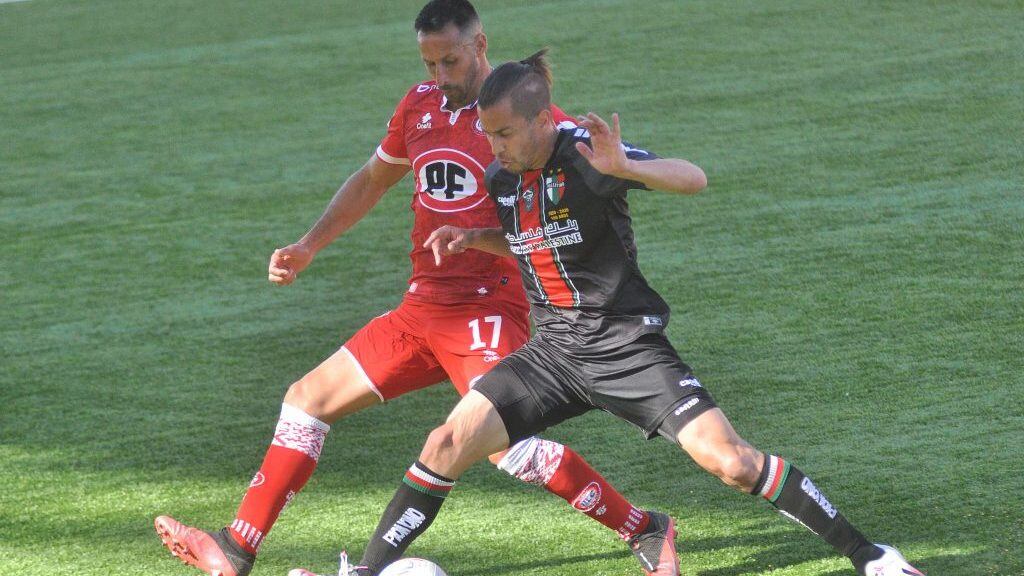 11 DE OCTUBRE DE 2020/LA CALERACristian Vilches (i) y Agustin Farias (d), durante el partido valido por la fecha 14 del Campeonato Nacional AFP PlanVital 2020, entre Union La Calera y Palestino, disputado en el Estadio Nicolas Chahuan Nazar.
FOTO: SANTIAGO MORALES/AGENCIAUNO