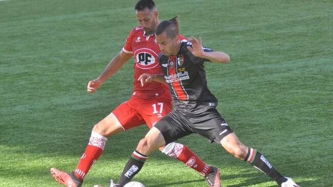 11 DE OCTUBRE DE 2020/LA CALERACristian Vilches (i) y Agustin Farias (d), durante el partido valido por la fecha 14 del Campeonato Nacional AFP PlanVital 2020, entre Union La Calera y Palestino, disputado en el Estadio Nicolas Chahuan Nazar.
FOTO: SANTIAGO MORALES/AGENCIAUNO