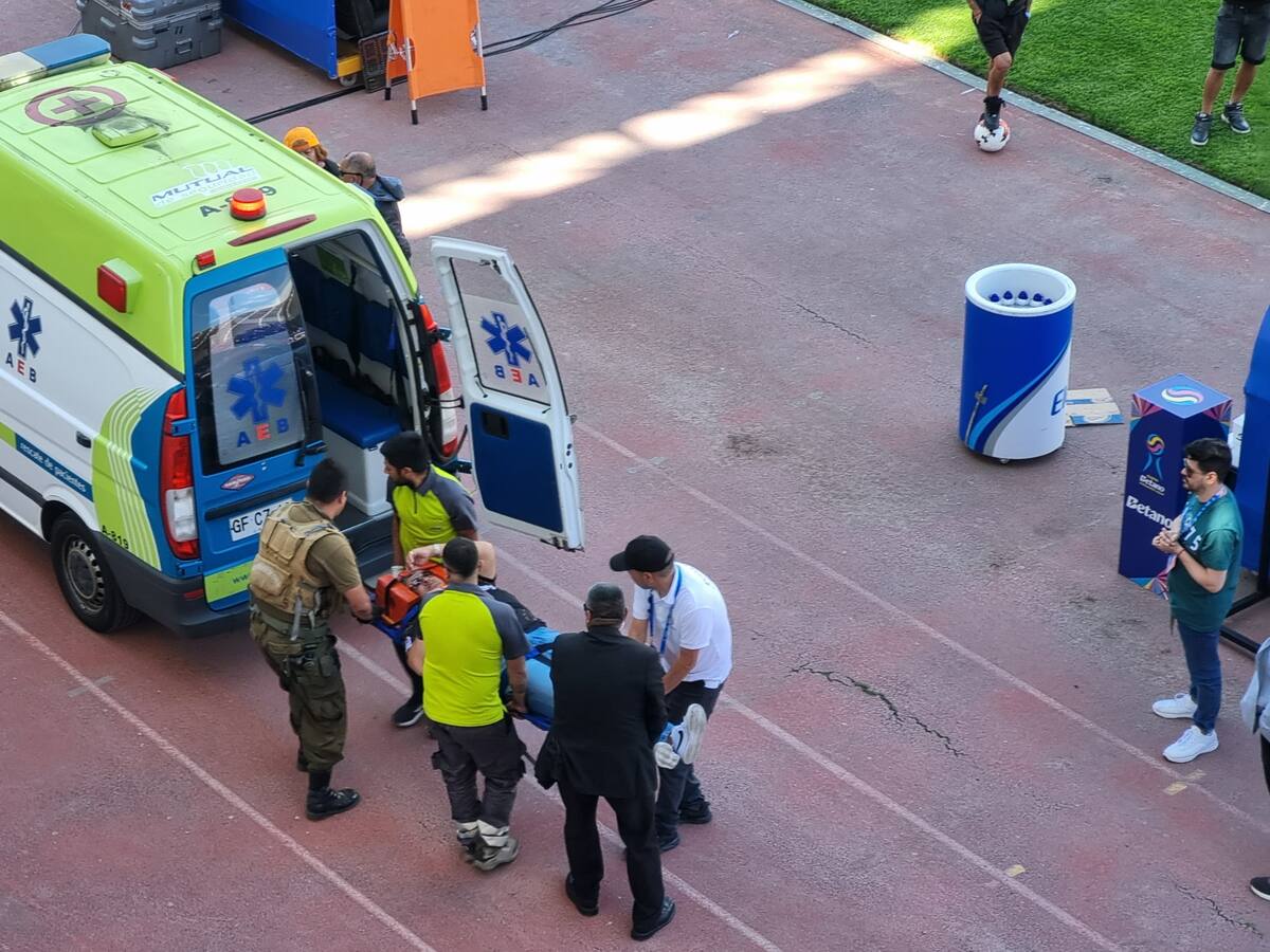 Hincha de Coquimbo Unido cae desde la tribuna del Francisco Sánchez Rumoroso durante amistoso de Coquimbo y la U