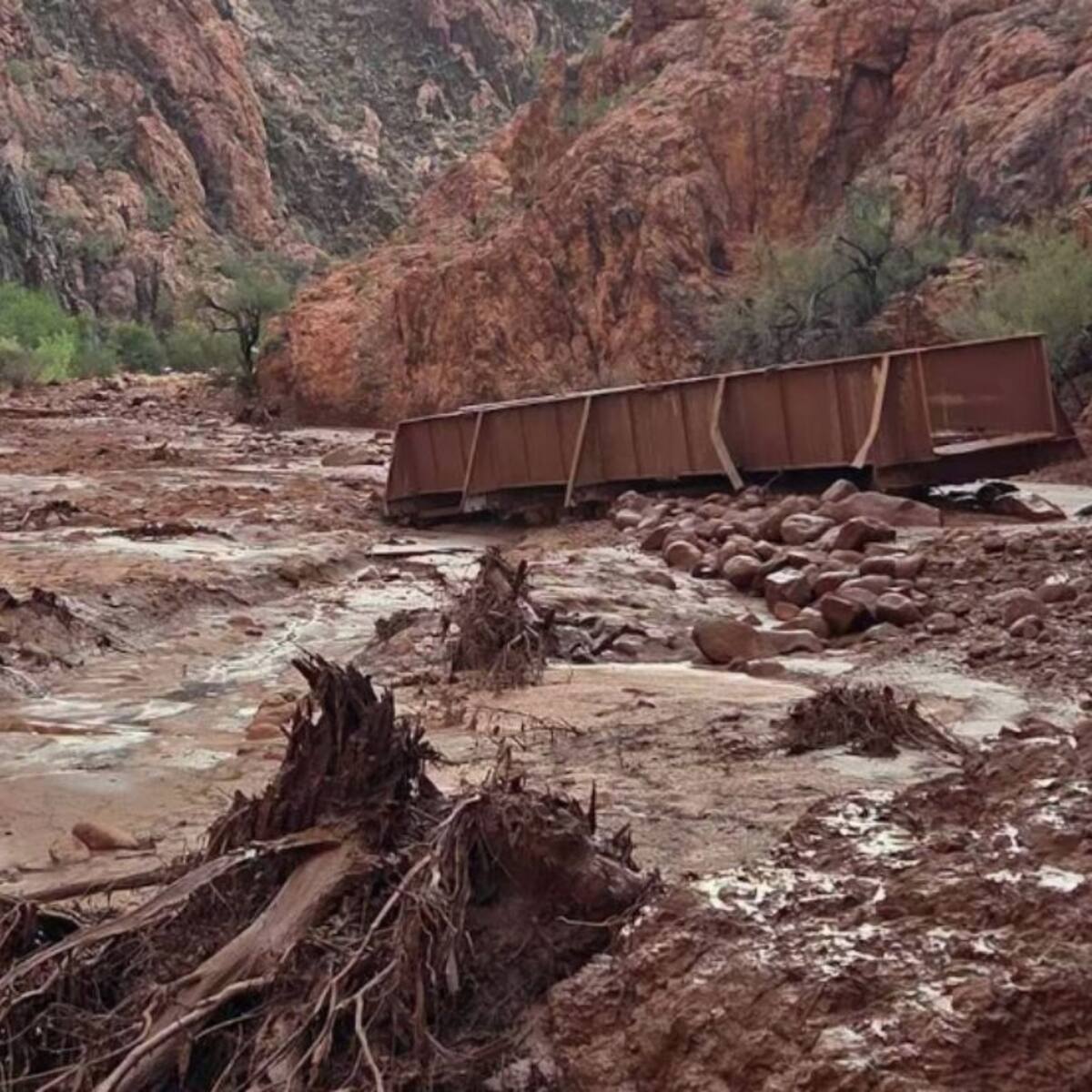 Inundación repentina golpea al Gran Cañón: un muerto, 15 desaparecidos y alerta por nuevas tormentas