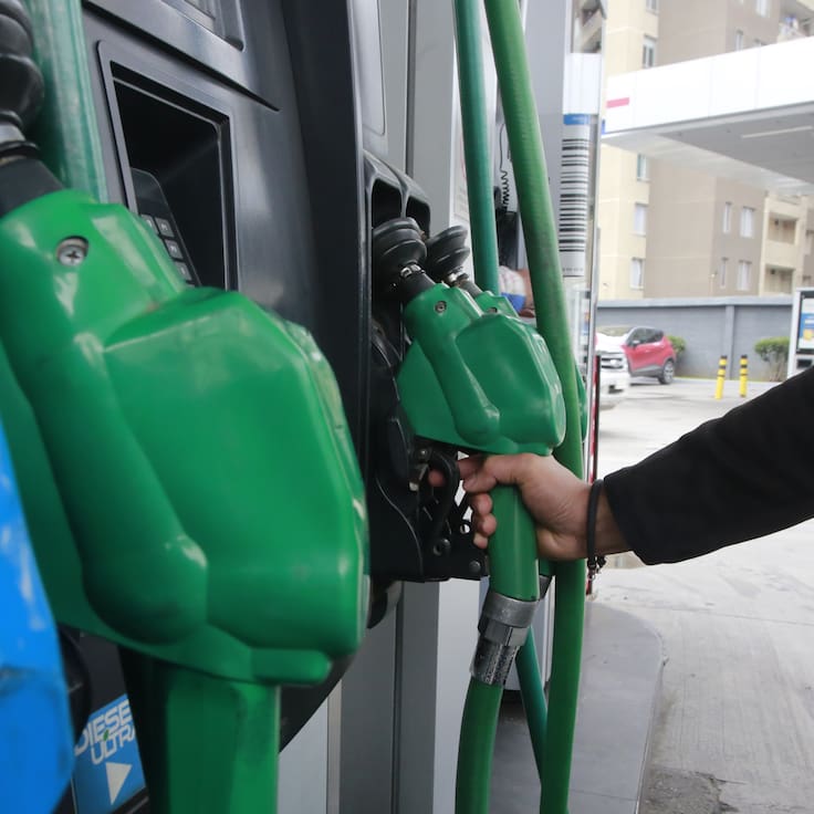 Alza de las bencinas en Chile: estos son los principales descuentos en combustibles para este lunes