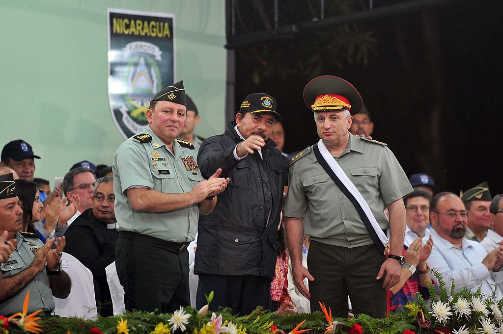 Ortega junto al segundo al mando de las fuerzas rusas Alexander Postnikov