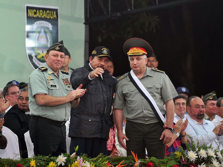 Ortega junto al segundo al mando de las fuerzas rusas Alexander Postnikov