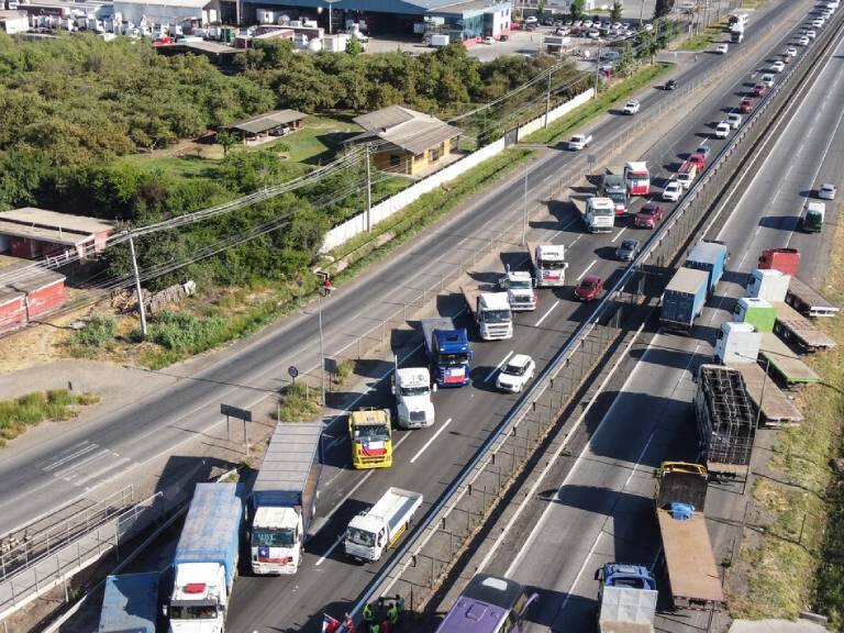 Congelamiento del Diésel por tres meses y ampliación del Mepco: Gobierno ofrece 15 medidas a camioneros para deponer el paro