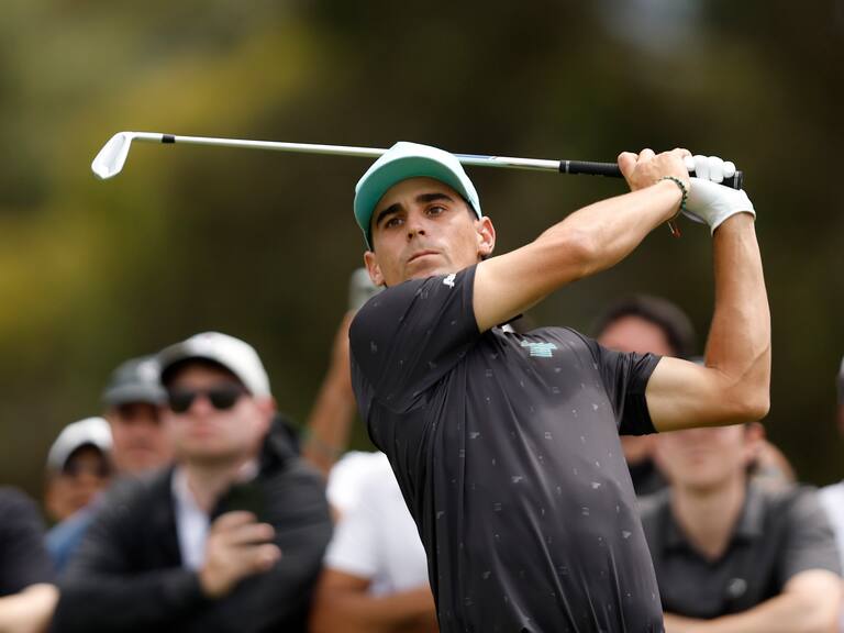 Joaquín Niemann se afianza como líder del PIF Saudi International y este sábado va por el título