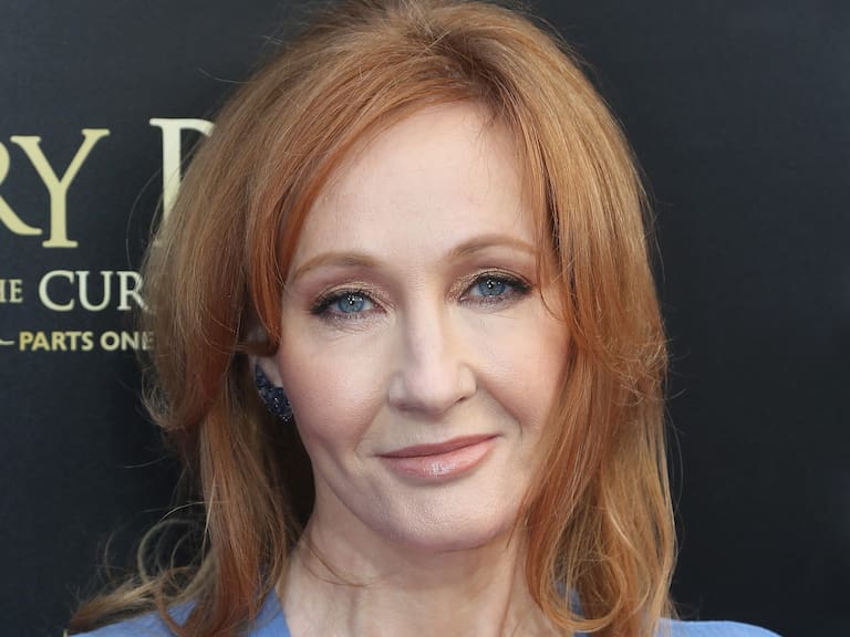 J.K. Rowling mantiene su postura contra los trans: Ahora comparó el tratamiento hormonal con los antidepresivos
