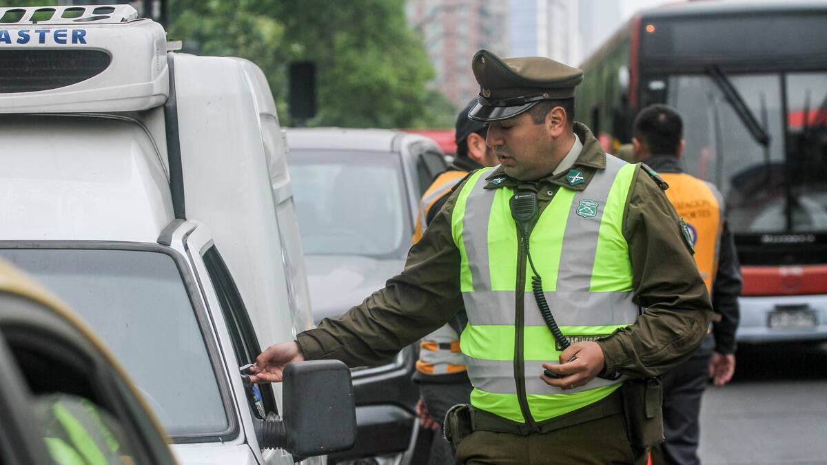 Los conductores que ignoren este cartel en la vía pública arriesgan una multa sobre $100 mil en Chile