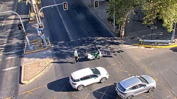 Un peatón habría cruzado por un lugar no habilitado y provocado la maniobra que terminó en tragedia.