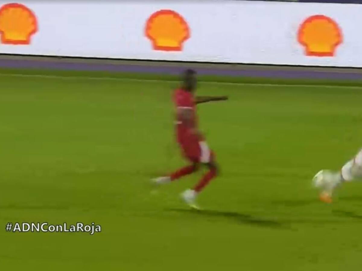 Los errores defensivos en Chile que propiciaron los goles de Qatar