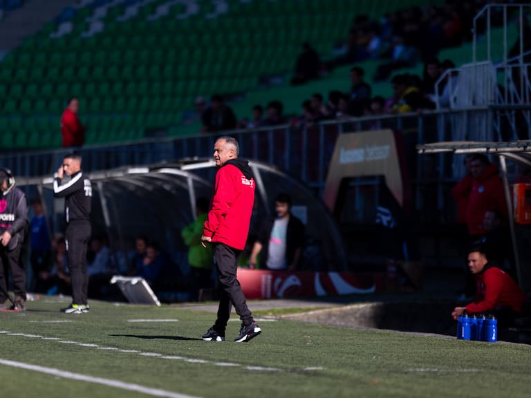 DT chileno saca a relucir su currículum ante las críticas: “Tengo el mejor campeonato de la historia”