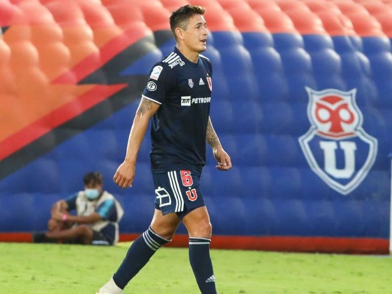 13 DE FEBRERO DE 2021/SANTIAGOMatias Rodriguez (c) es remplazado, durante el partido valido por trigsima cuarta fecha del Campeonato Nacional AFP PlanVital 2020, entre Universidad de Chile y Deportes Antofagasta, disputado en el Estadio Nacional.
FOTO: SEBASTIAN ORIA/AGENCIAUNO