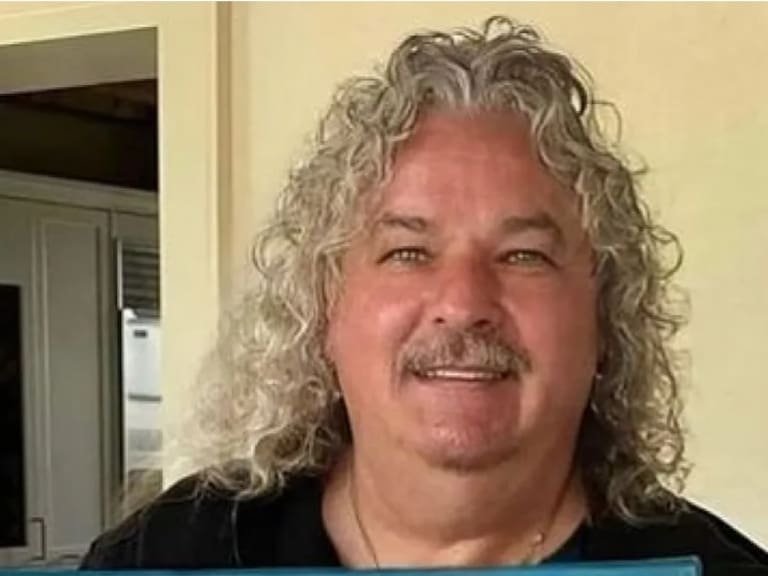 Roberto Baggio sorprende al mundo con pelo largo, varios kilos de más y postulándose para protagonizar “Narcos 4″