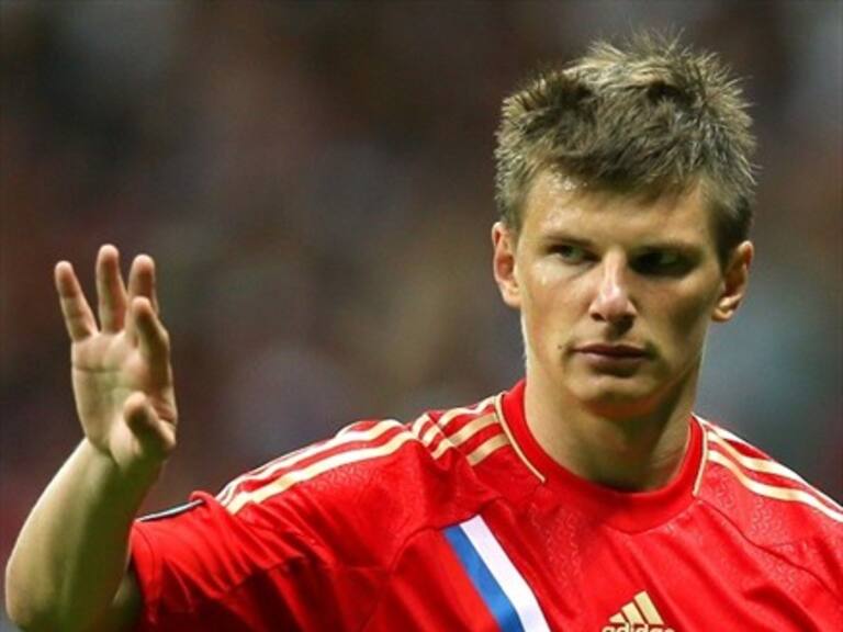 Andréi Arshavin salió de fiesta y al salir de un club de estripers se fue en caballo
