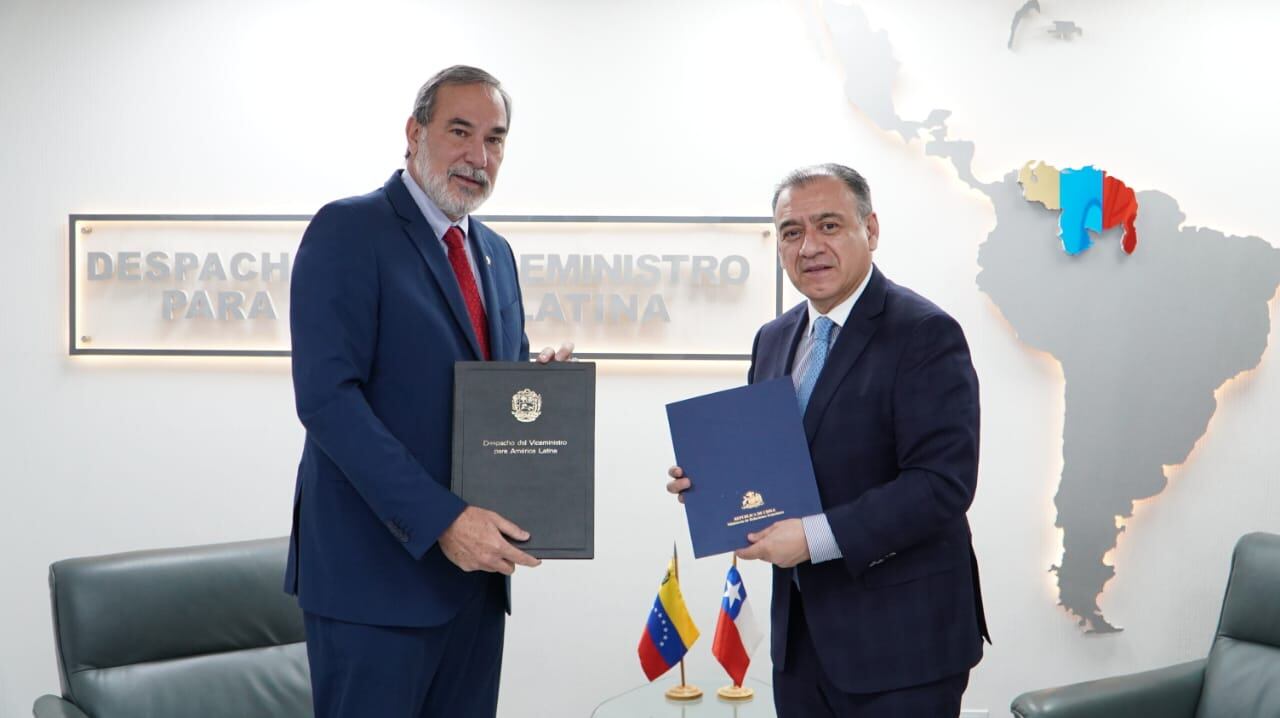 Chile y Venezuela oficializan el retorno de sus vínculos consulares