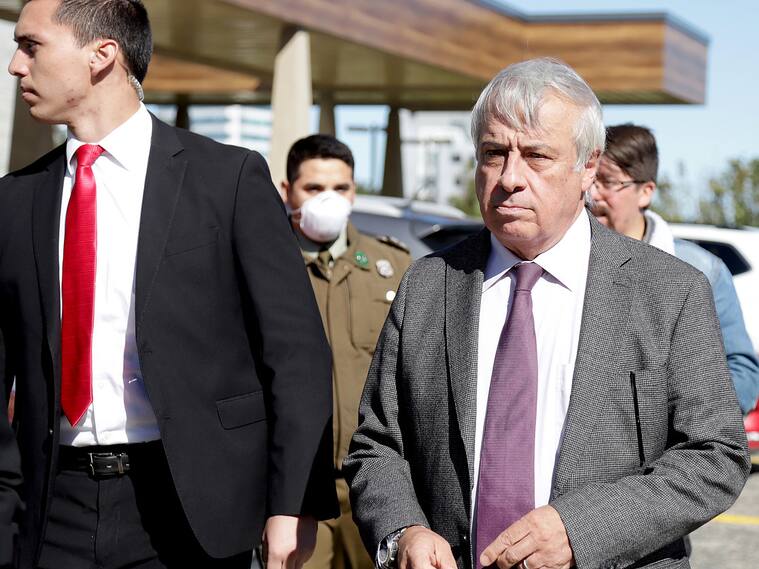 El ministro de Salud, Jaime Mañalich, en Puerto Montt