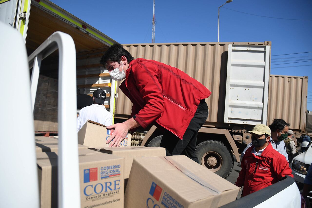 Intendencia de Antofagasta y entrega de cajas