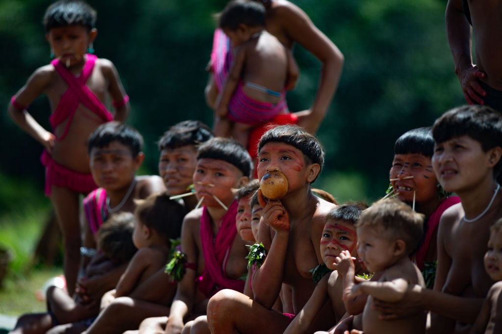 Niños del pueblo originario Yanomami en el estado de Roraima en Brasil
