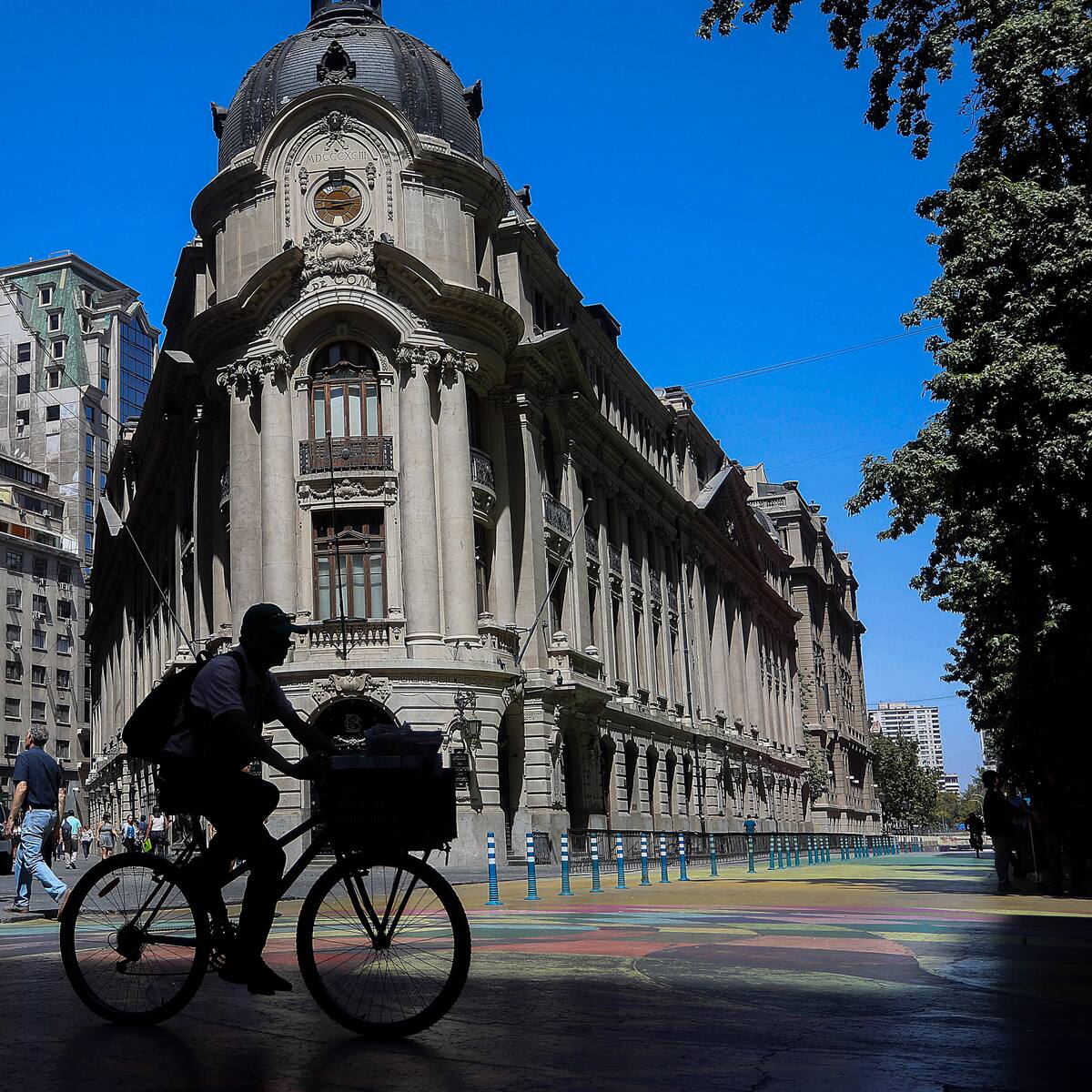 Conflicto en Medio Oriente golpea a la Bolsa de Santiago: IPSA anota su peor primer semestre desde 2020