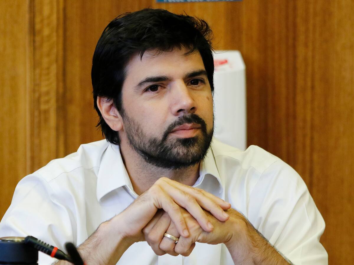 Diputado Joaquín Lavín León es víctima del robo de su computador y su billetera en servicentro de Valparaíso