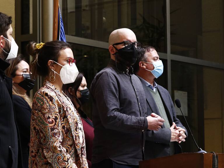 Con firmas del PC a la DC: Oposición presentó proyecto que establece renta básica universal de emergencia