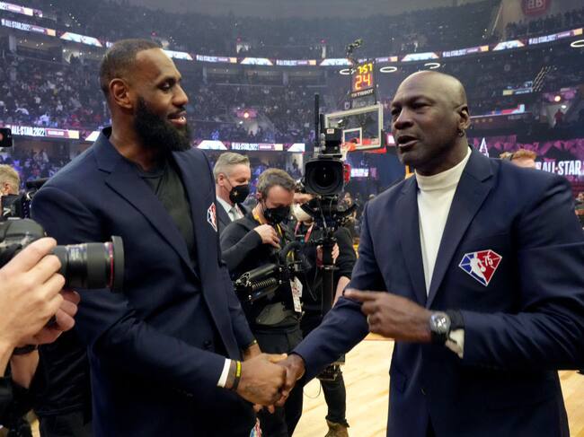 Saludo Michael Jordan y LeBron James - NBA All-Star Game 2022