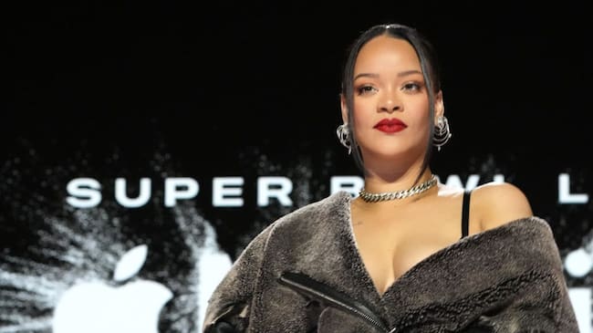 PHOENIX, ARIZONA - FEBRUARY 09: Rihanna poses onstage during the Apple Music Super Bowl LVII Halftime Show Press Conference at Phoenix Convention Center on February 09, 2023 in Phoenix, Arizona. (Photo by Kevin Mazur/Getty Images for Roc Nation)