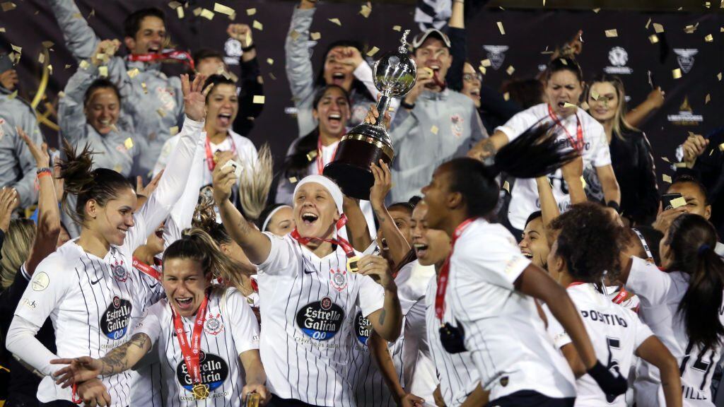 Footballers of Brazil's Corinthians celebrate after winning the women's Copa Libertadores football final match against Brazil's Ferroviaria and obtaining the title, at the Olimpico Atahualpa stadium in Quito on October 28, 2019. (Photo by Cristina Vega Rhor / AFP) (Photo by CRISTINA VEGA RHOR/AFP via Getty Images)