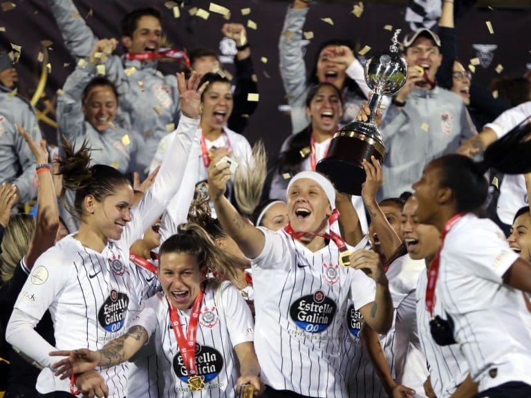 Footballers of Brazil&#039;s Corinthians celebrate after winning the women&#039;s Copa Libertadores football final match against Brazil&#039;s Ferroviaria and obtaining the title, at the Olimpico Atahualpa stadium in Quito on October 28, 2019. (Photo by Cristina Vega Rhor / AFP) (Photo by CRISTINA VEGA RHOR/AFP via Getty Images)