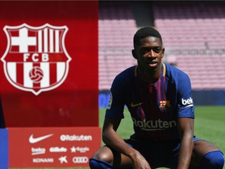 El doble blooper de Dembélé en su presentación como jugador del Barcelona