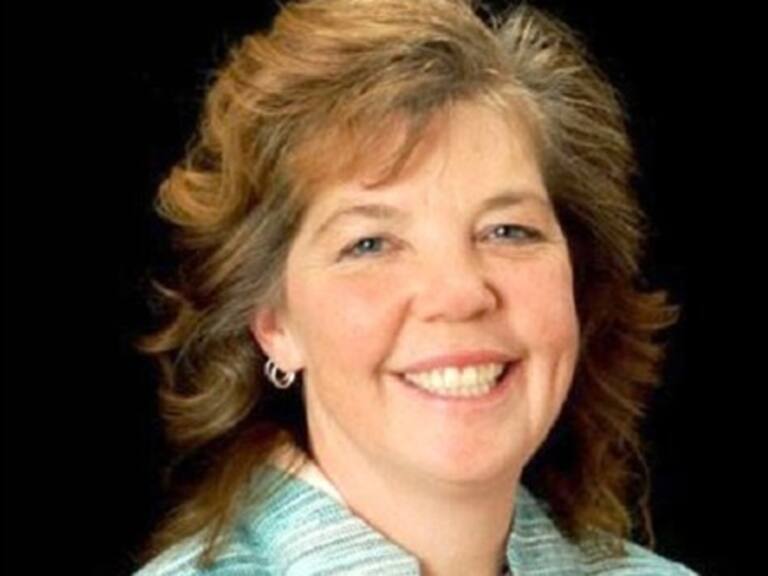 Profesora detenida luego que estudiante la encontrara en PornHub con una pariente menor de edad