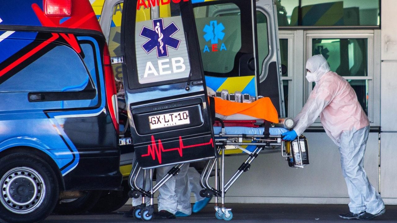 08 DE JULIO DE 2020 / CALAMA Traslados de pacientes desde el Hospital Carlos Cisternas de Calama , durante la pandemia COVID-19 que afecta al país .
FOTO ALFONSO FERNANDEZ /AGENCIA UNO