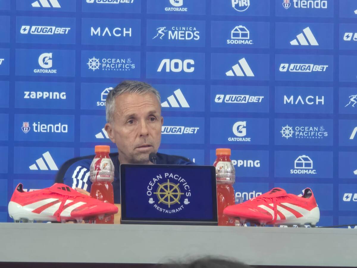 “Plantel cerrado y puerta cerrada”: Gustavo Álvarez descarta más salidas en la U de Chile y aborda el no jugar más en el Nacional hasta abril