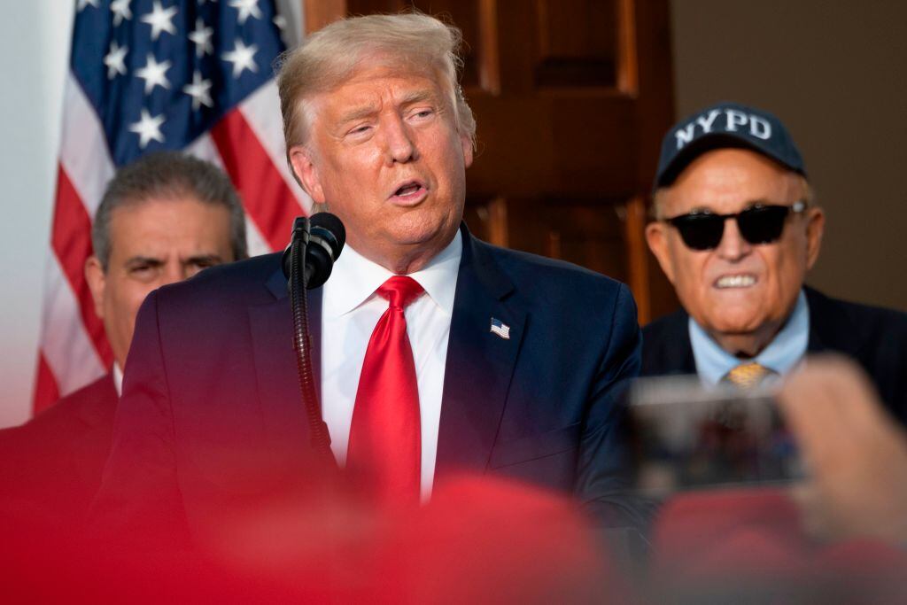 Donald Trump junto a Rudy Giuliani